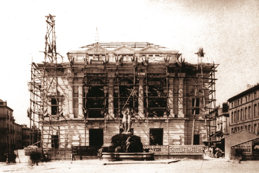 Le théâtre en construction